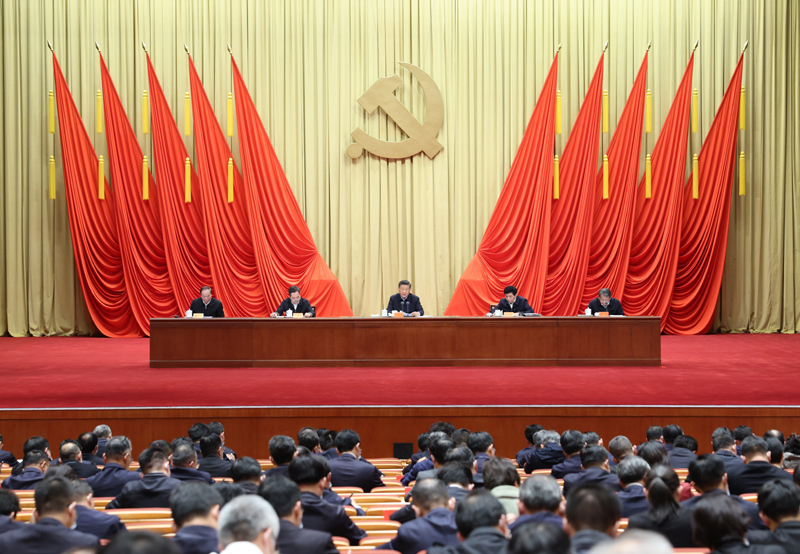 3月1日，2022年春季学期中央党校（国家行政学院）中青年干部培训班在中央党？。中共中央总书记、国家主席、中央军委主席习近平在开班式上揭晓主要讲话。 新华社记者 刘彬 摄